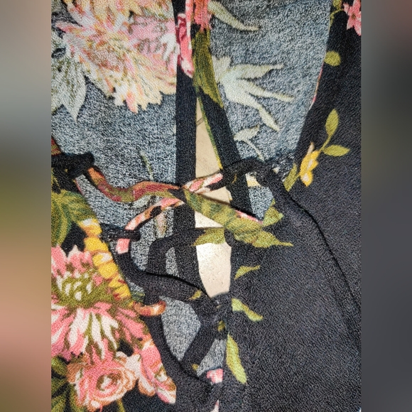 Floral Romper - Picture 6 of 10